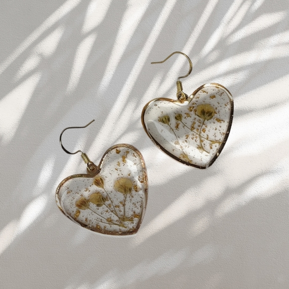 Palmera Pearl Jewelry - Retro Gold Dried Baby's Breath Resin Drop Earrings Minimalist Rustic Handmade